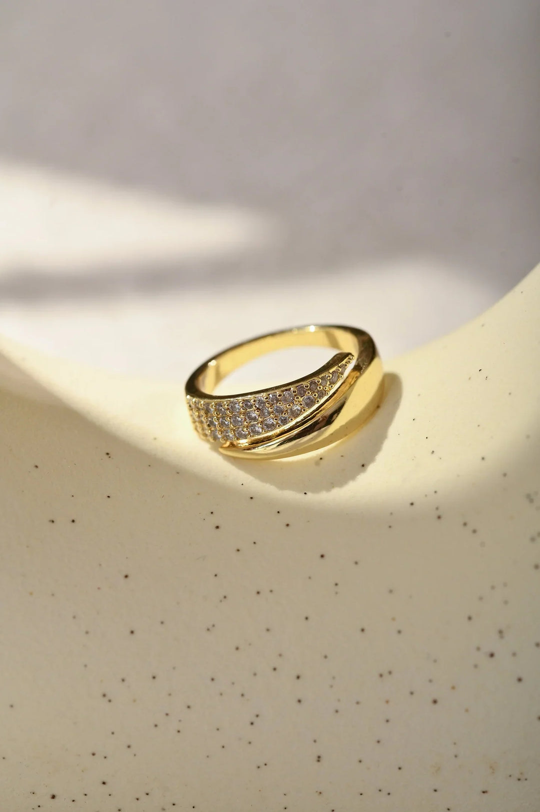 Elegante Gouden Ring met Fonkelstenen