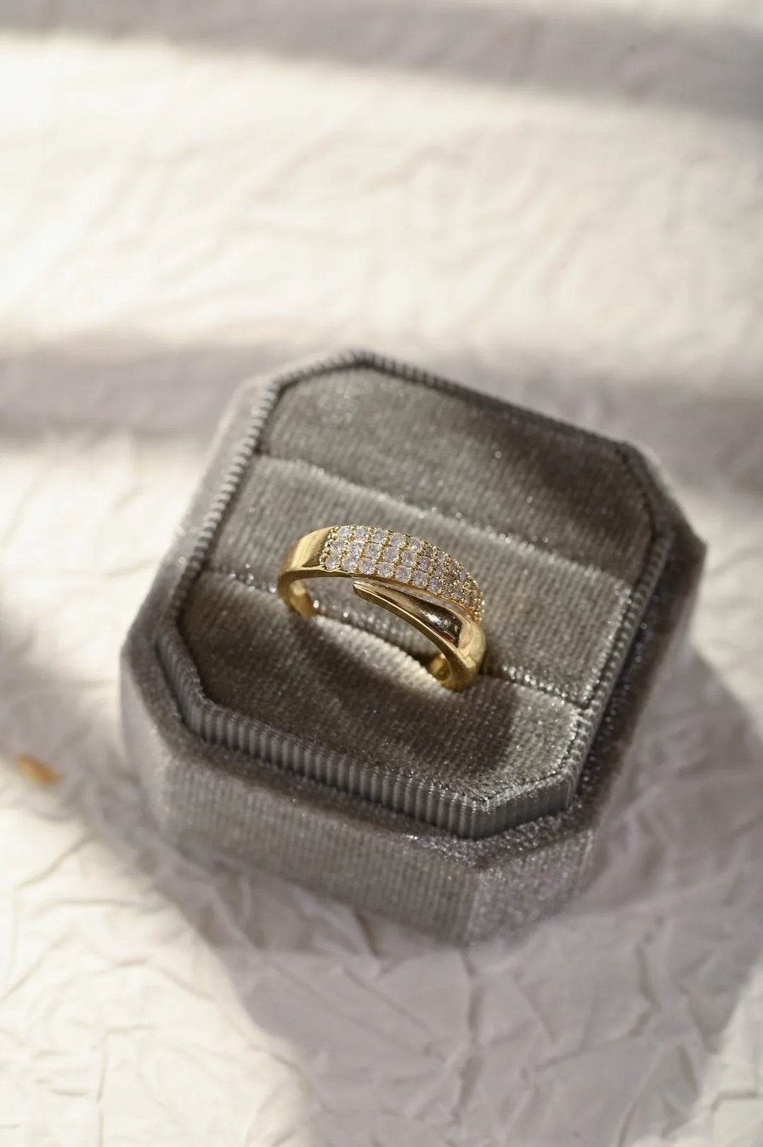 Elegante Gouden Ring met Fonkelstenen